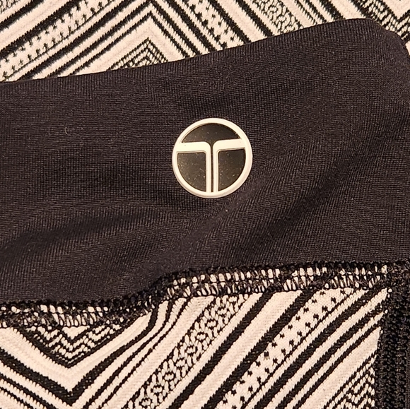 Trina Turk Chevron Print Black & White Capri Leggings Size L Activewear - Picture 7 of 8